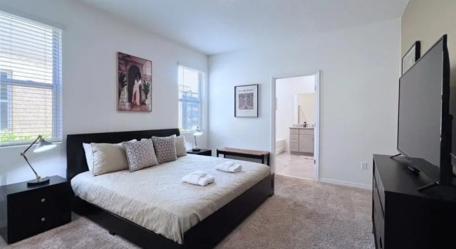 Beautiful 5 Bed Pool Home With Game Room-7543ol 5 Bedroom Home