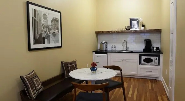 Standard- suite Greyhound Inn