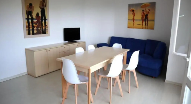 Apartment for 6 People with Three Large Terraces facing the Seaside, Book Lejlighed Hoteller i Friuli Venezia Giulia med parkering, Parkering