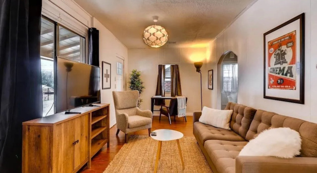 Sloan's Lake Solitude Intimate Carriage House