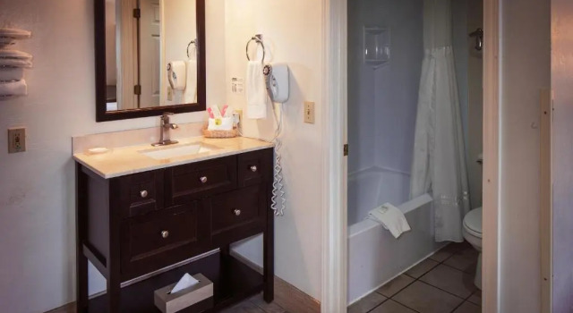 Четырёхместный номер Standard Pines Inn & Suites