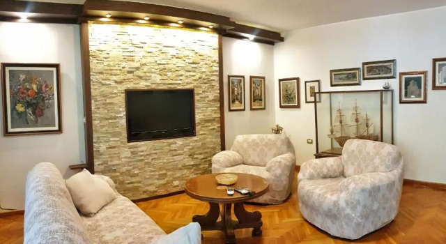 Promenade suite, Book Lejlighed Hoteller i Kotor Riviera med parkering, Parkering