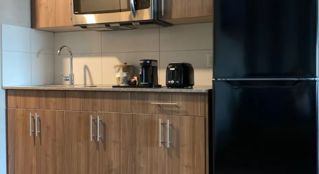 Люкс Meridian Inn & Suites Regina Airport
