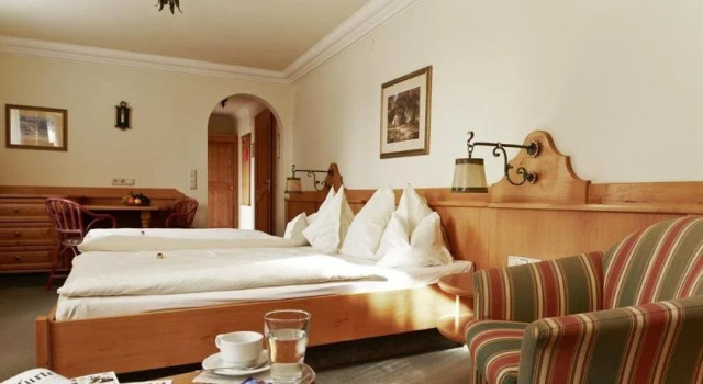 Hotel Lindner, Book Hotel  