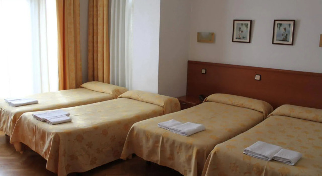 Hostal Jerez, Забронировать Отель центр города Мадрид, рядом с Театр Монументал