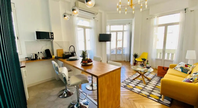 Апартаменты 2 Bedroom Apartment - Hyper Center - Kitchen - Tramway - Balcony - Air Conditioner - Wifi