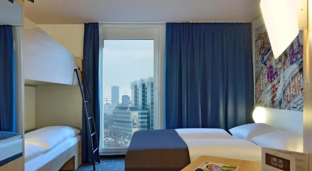 Номер Семейный B&B HOTEL Berlin-Alexanderplatz
