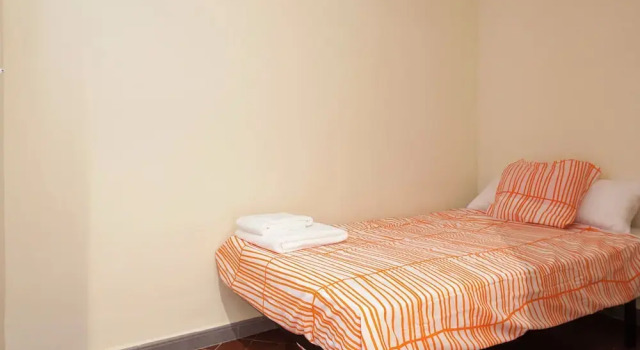 Apartment in Barcelona Near Passeig de Gracia, Забронировать Апартаменты/квартира Грасиа Барселона, рядом с Jove Regina Theatre