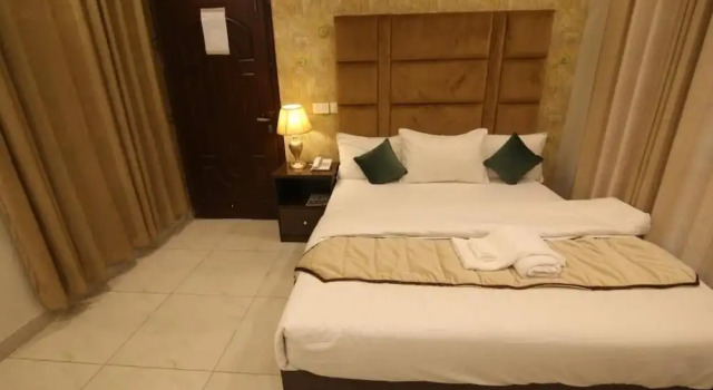 Cuzzy Inn Hotel