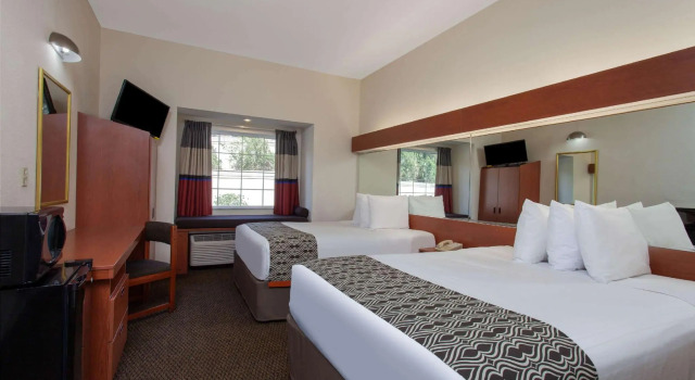 Четырёхместный номер Standard Microtel Inn and Suites by Wyndham - Lady Lake/ The Villages