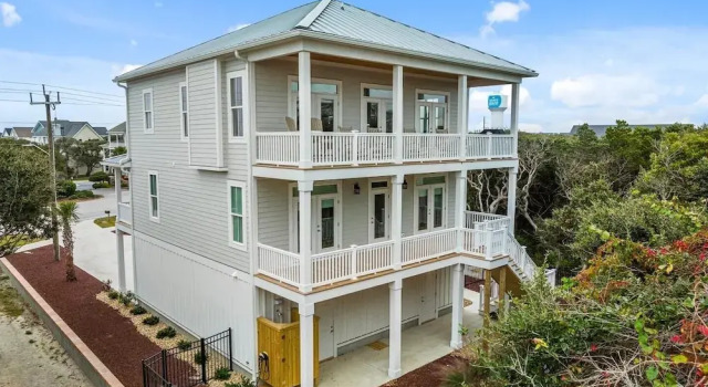 Once Upon A Tide 4 Bedroom Home by RedAwning, Забронировать Дом для отпуска Атлантик-Бич Северная Каролина