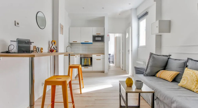 35 - Luxury Flat Grands Boulevards, Забронировать Отель Париж Иль-де-Франс, рядом с Гран Бульвар