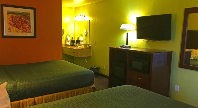 Кровать в общем номере America's Best Inn & Suites Saint George