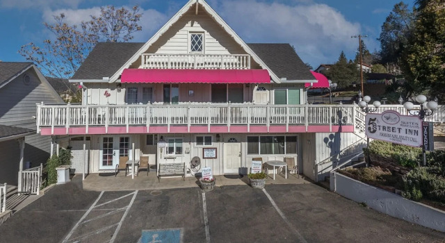 Номер Superior 5th Street Inn