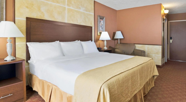 Двухместный номер Ramada by Wyndham Austin South