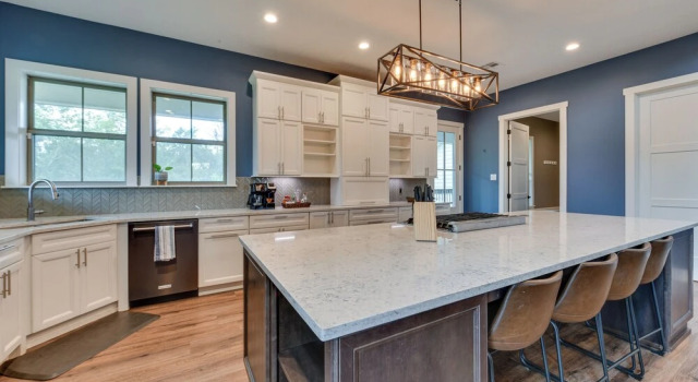 Коттедж с 4 комнатами Spacious Lake Charles Craftsman - Pet Friendly!