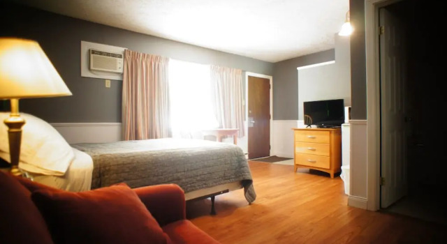 Silverwood Inn & Suites, Забронировать Отель Отели River Valley с бассейном, Бассейн