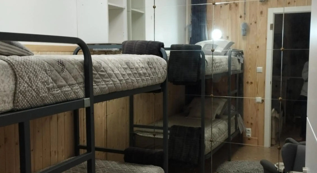 CHAMBRES D'HÔTES CHEZ CATHERINE A REUS chambre patio, Забронировать Отель Реус El Baix Camp, рядом с Центр Гауди в Реусе