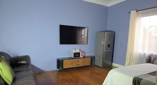 DreamWest Living Guesthouse, Забронировать Гостевой дом Крюгерсдорп West Rand, рядом с Windsor Mine Railway Station
