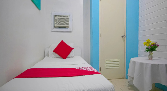 Номер Standard RedDoorz at La Maria Pension And Tourist Inn