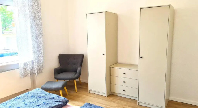 Burgunder helle und geräumige Ferienwohnung