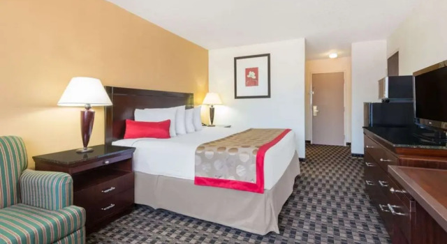 Ramada Laramie, Забронировать Отель Ларами 