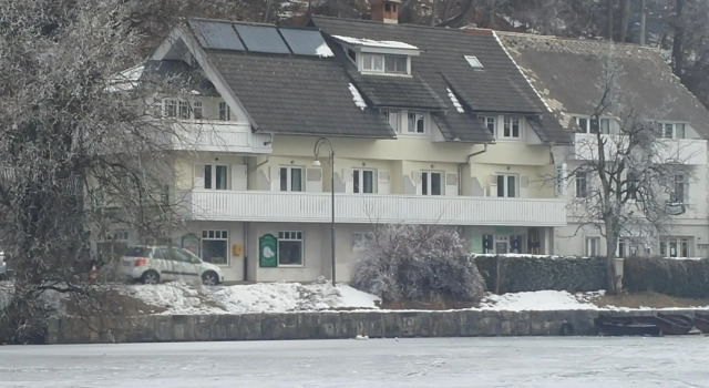 Pletna Lake View Apartment (Ground Floor), Prenota Appartamento Hotel a Gorenjska con parcheggio, Parcheggio