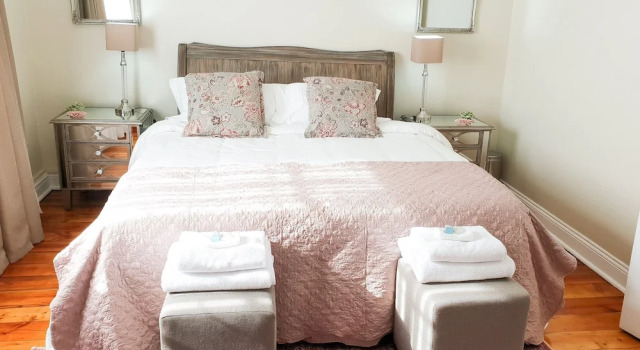 Bauhenia Guesthouse, Reservar Pousada (com pequeno-almoço) Hotéis em Potchefstroom com estacionamento, perto de Goetz Fleischack Museum, Estacionamento