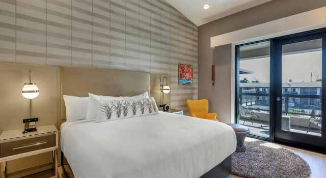 Номер Standard с балконом и с видом на внутренний двор Bluestem Hotel Torrance Los Angeles, an Ascend Collection Hotel