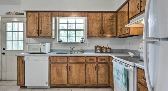 Коттедж с 3 комнатами Cute & Cozy Gulf Shores Bungalow: 1/2 Mi to Beach!
