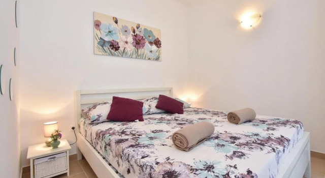 Nice Home In Pucisca With Outdoor Swimming Pool, Prenota Hotel Hotel a Croatian Islands con piscina, Piscina