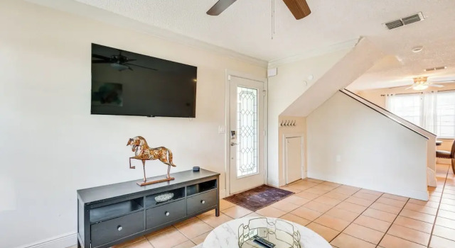 4 Mi to Busch Gardens: Lovely Tampa Home!, Rezerwuj Hotel Hotele w Tampa z parkingiem, Parking