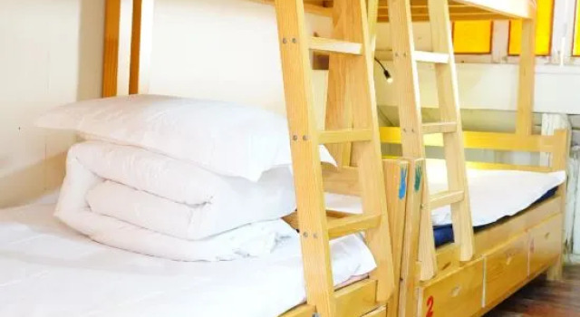 Кровать в общем номере (мужской номер) Third Ji International Youth Hostel