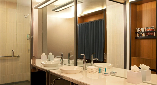 Четырёхместный номер Standard Aloft by Marriott Ontario-Rancho Cucamonga