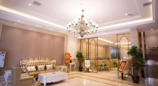 Vienna 3 Best Hotel (Baotou BaoGang), Rezerwuj Hotel Hotele w Hondlon z parkingiem, Parking