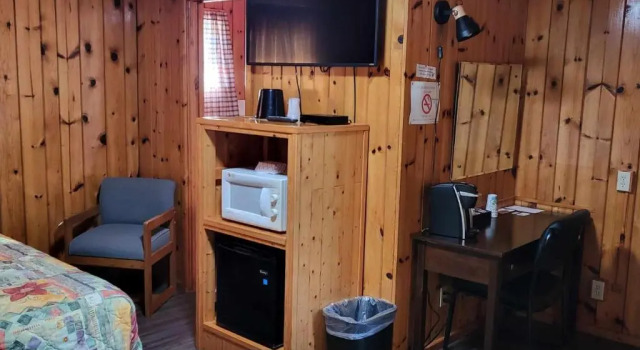 Четырёхместный номер Standard Sunset Motel at Armands Gardens