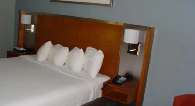 Номер Standard с видом на бассейн SureStay Plus Hotel by Best Western Bakersfield North