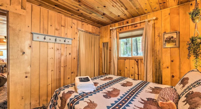 California Retreat with Deck, Fire Pit and Grill, Buchen Sie Ferienhaus Long Barn Kalifornien