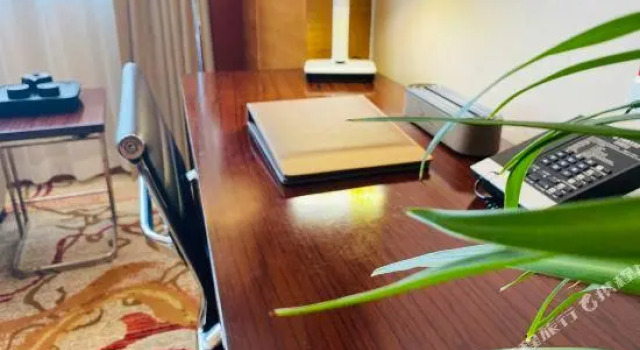 Zhaotong Purple Light Hotel, Boek Hotel Hotels in Zhaotong met parkeren, Parkeren