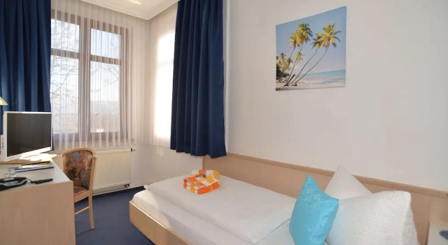 Hotel Am Hohen Schwarm, Book Hotel Saalfelder Hoehe Thuringian Forest