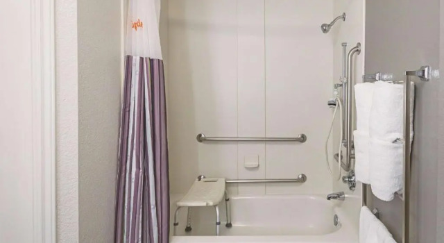 Номер Standard La Quinta Inn & Suites by Wyndham University Area Chapel Hill