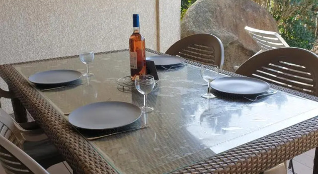 Rez De Jardin CLIMATISE - 2 MIN PLAGE - PISCINE