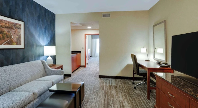 Люкс с 2 комнатами Drury Plaza Hotel Mt Vernon