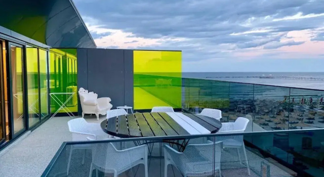 Семейный люкс с частичным видом на море Riva Mamaia Beach Apart Hotel