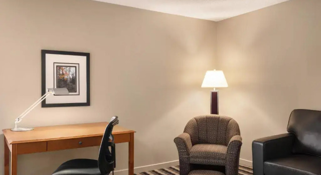 Двухместный номер Deluxe Royal Hotel West Edmonton, Trademark Collection by Wyndham