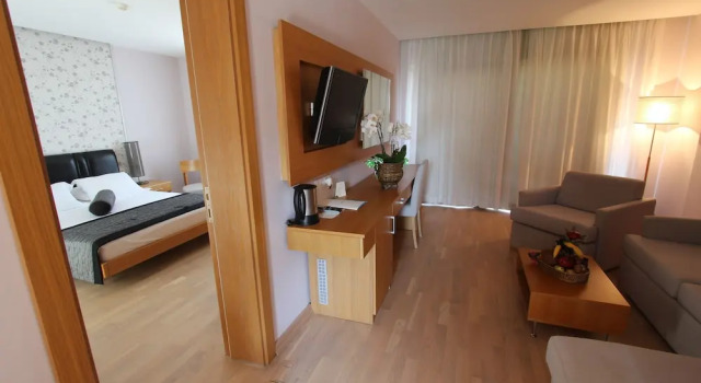 Люкс с балконом Olira Boutique Hotel&SPA