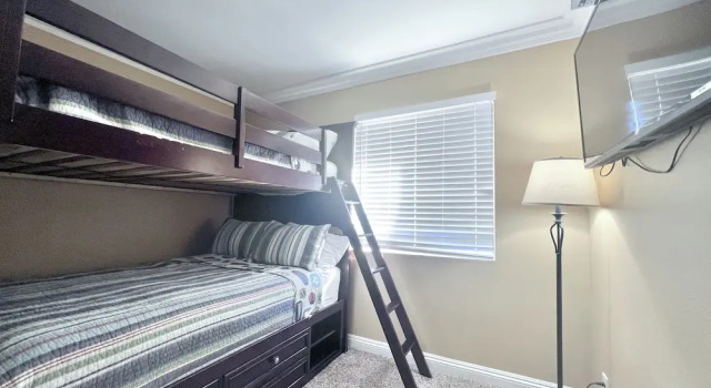 Luxurious 2 Bedroom Condo Shortest Walk To Disney