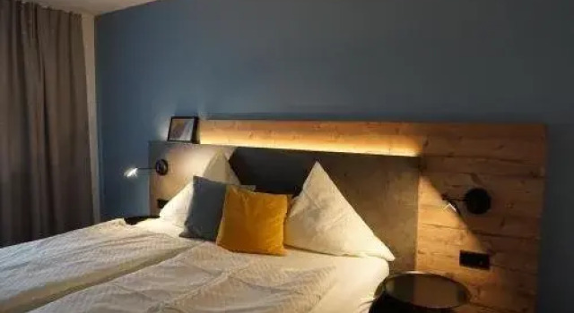 Hotel & Weinhaus Zum Schwarzen Bären, Забронировать Отель Moselweiss Кобленц