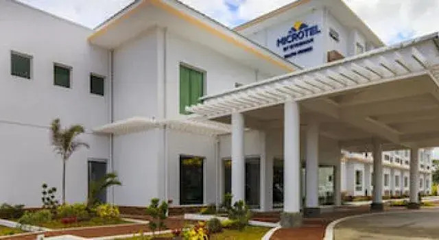 Microtel Inn & Suites By Wyndham South Forbes Near Nuvali