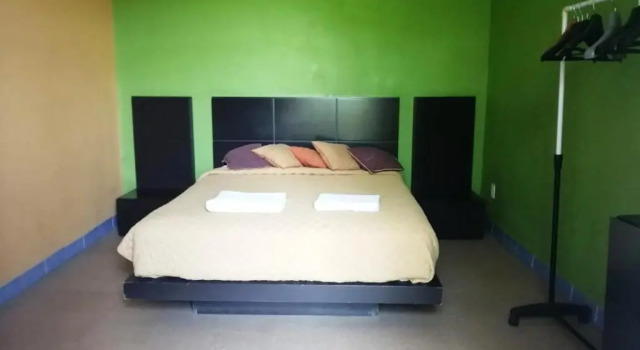 Полулюкс Hotel Amigo Suites